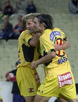 31.09.2003<br>Rapid - K�rnten/2:2(1:1)<br>AMBROSIUS Thomas und MARIC Marijo bejubeln das 1:0<br>21. Minute