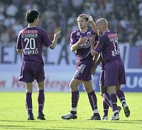 20.09.2003<br>Austria - Sturm/1:1 (0:0)<br>RUSHFELDT Sigurd erzielte das 1:1<br>DHEEDENE Didier und SCHARNER Paul gratulieren<br>79. Minute