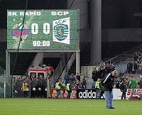 30.09.2004<br>Rapid - Sporting Lissabon/0:0<br>HICKERSBERGER Josef verneigt sich vor der Westtrib�ne