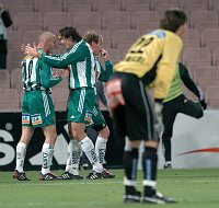 27.11.2004<br>Rapid - Sturm/4:1 (1:1)<br>DOSEK Tomas freut sich �ber sein Tor zum 2:1<br>KINCL Marek gratuliert<br>GRATZEI Christian entt�uscht<br>58. Minute