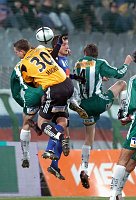 08.12.2004<br>Rapid - FC Tirol/2:2 (0:2)<br>MACHO J�rgen und HIDEN Martin (Rapid) verfehlen den Ball, SCHROTT Andreas (FC Tirol) erielt daraus das 1:0<br>26. Minute