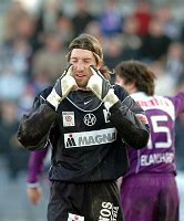 13.03.2005<br>Austria - Rapid/1:0 (1:0)<br>DIDULICA Joey, bedeutet dem Linienrichter, doch die Augen zu gebrauchen<br>88. Minute<br>