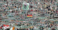 01.08.2004<br>Austria - Rapid/1:1(1:1)<br>Rapidtrib�ne - Fans mit Schals<br>24. Minute