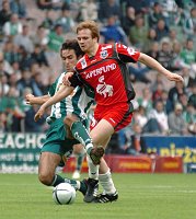 24.04.2005<br>Rapid - Pasching/2:1 (1:1)<br>HLINKA Peter (Rapid) erh�lt Gelb f�r dieses Foul an<br>HORVATH Michael (Pasching)<br>41. Minute