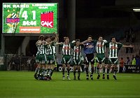 17.05.2005<br>Rapid - GAK/4:1 (1:0)<br>Rapidspieler nach dem Schlusspfiff beim Freudentanz vor der Anzeigetafel