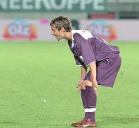 26.08.2004<br>Austria - Mariupol/3:0 (2:0)<br>SAURER Christoph<br>empf�ngt die Ovationen des Publikums