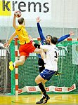 16.12.2011, Krems, Handball, Handball Liga Austria, HLA, UHK Krems, HC Hard<br>SCHMOELZ Johann, DOKNIC Golub, GLUSAKS Janis<br><br><br>Copyright DIENER / Zierlinger Karl<br>Marktgasse 3-7 / 4 / 5 / 21<br>A-1090 Wien<br>Telefax +43 1 955 32 35<br>Mobil +43 676 629 98 51<br>BA-CA<br>Bank Nr. 12000<br>Account Nr. 00712 223 783<br>e-mail: agentur@diener.at<br>Datenbank: www.diener.at