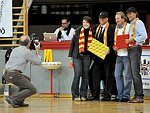 22.10.2011<br>UHK Krems - HSG Brnbach/Kflach/34:31 (18:16)<br>Fotoshooting mit UHK Krems Obmann NUSSBAUM Josef (ganz rechts) und UHK Krems Prsident LACKNER Bernhard (dritter von rechts)<br><br>