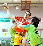 30.12.2011, Krems, Handball, Handball Liga Austria, HLA, UHK Krems, SG Westwien<br>WAGNER Leopold, CHALUPA Georg, MARTINEZ Patricio Andres<br><br><br>Copyright DIENER / Zierlinger Karl<br>Marktgasse 3-7 / 4 / 5 / 21<br>A-1090 Wien<br>Telefax +43 1 955 32 35<br>Mobil +43 676 629 98 51<br>BA-CA<br>Bank Nr. 12000<br>Account Nr. 00712 223 783<br>e-mail: agentur@diener.at<br>Datenbank: www.diener.at