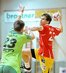 30.12.2011, Krems, Handball, Handball Liga Austria, HLA, UHK Krems, SG Westwien<br>IVANOVIC Milan, CHALUPA Georg<br><br><br>Copyright DIENER / Zierlinger Karl<br>Marktgasse 3-7 / 4 / 5 / 21<br>A-1090 Wien<br>Telefax +43 1 955 32 35<br>Mobil +43 676 629 98 51<br>BA-CA<br>Bank Nr. 12000<br>Account Nr. 00712 223 783<br>e-mail: agentur@diener.at<br>Datenbank: www.diener.at