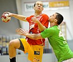 27.01.2012, Krems, Handball, Testspiel, UHK Krems, Ferencvaros Budapest<br>SCHMOELZ Johann, KOCSI<br><br><br>Copyright DIENER / Zierlinger Karl<br>Marktgasse 3-7 / 4 / 5 / 21<br>A-1090 Wien<br>Telefax +43 1 955 32 35<br>Mobil +43 676 629 98 51<br>BA-CA<br>Bank Nr. 12000<br>Account Nr. 00712 223 783<br>e-mail: agentur@diener.at<br>Datenbank: www.diener.at